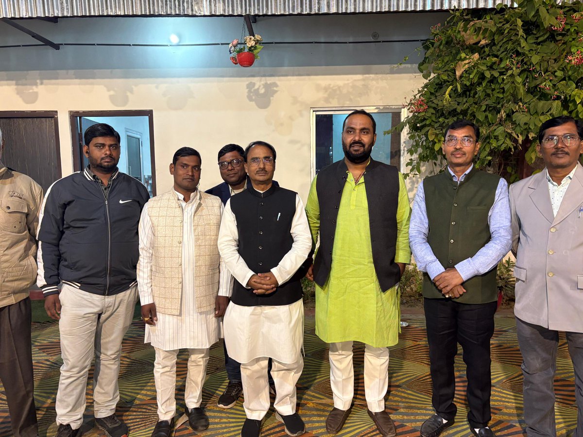 ManmohanKajubjp's tweet image. देर रात्रि बस्ती सदर विधानसभा में अपने  विभिन्न शुभचिंतकों के यहां आयोजित मांगलिक कार्यक्रम में सम्मिलित होकर शुभकामना दिया।