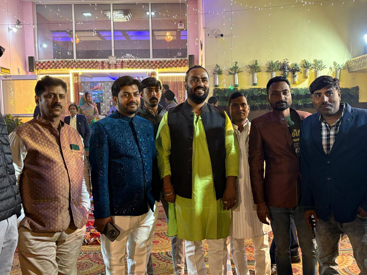 ManmohanKajubjp's tweet image. देर रात्रि बस्ती सदर विधानसभा में अपने  विभिन्न शुभचिंतकों के यहां आयोजित मांगलिक कार्यक्रम में सम्मिलित होकर शुभकामना दिया।