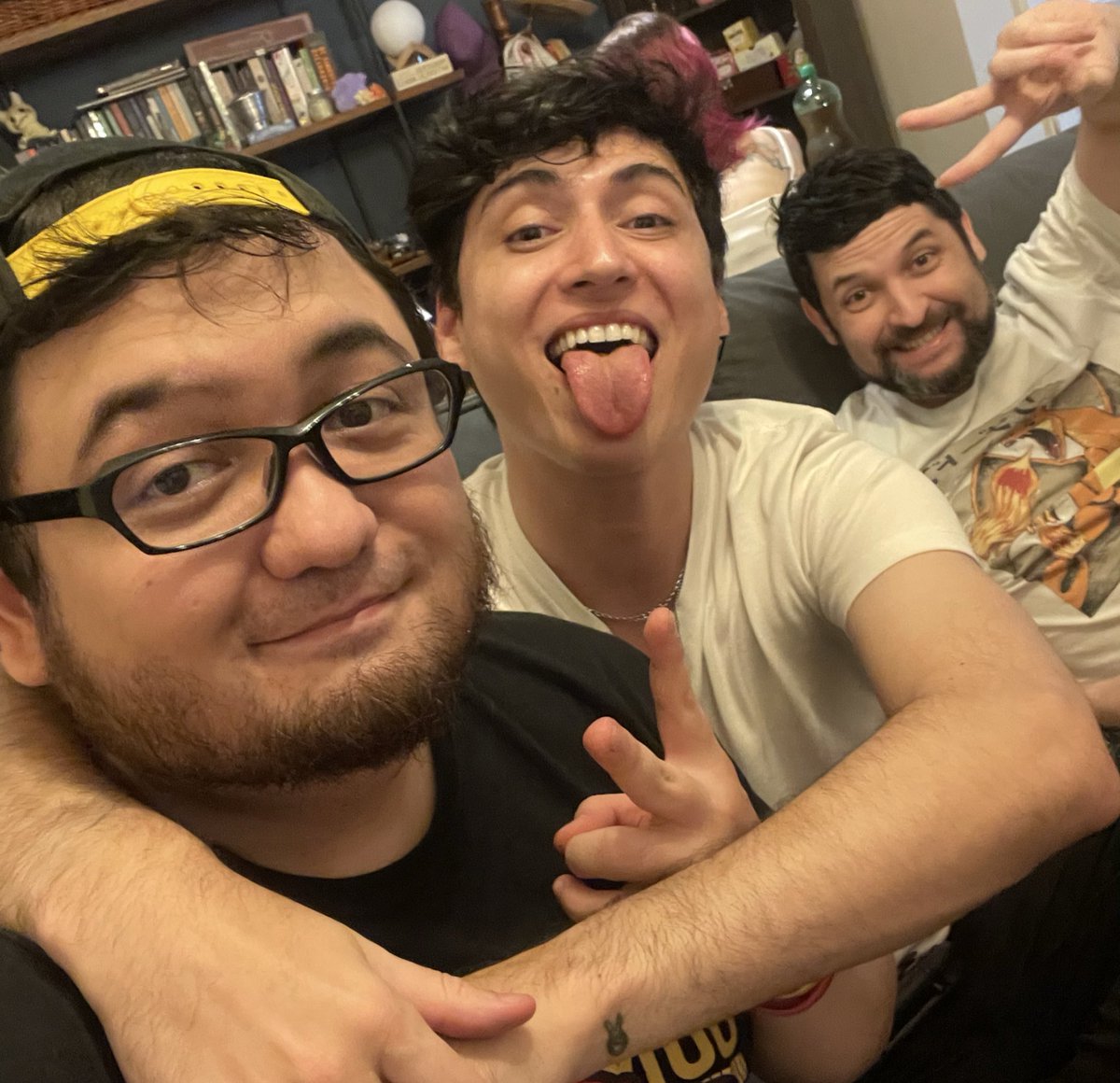 Trabalhar com o que você gosta é bom, mas trabalhar COM QUEM você gosta... é melhor ainda 🥰💕 

Dias simplesmenre incriveis!! Aprendizado, bagunça, piadas, memes internos e uma conexão absurda com cada um

Obg <a href="/rodrigocoelhoc/">Coelho no Japão 🇯🇵🇧🇷👾⛩- NintendoBarato.com.br</a> e <a href="/juscochi/">Ju Scochi ✨🦊</a> por tudo!