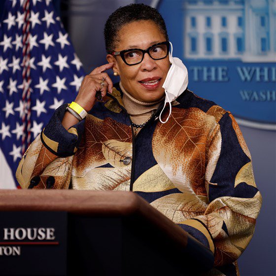 ..1 thing Kelly REFUSES to do is get a stylist. Either the budget doesn’t allow or she just doesn’t give a good got damn 🤧