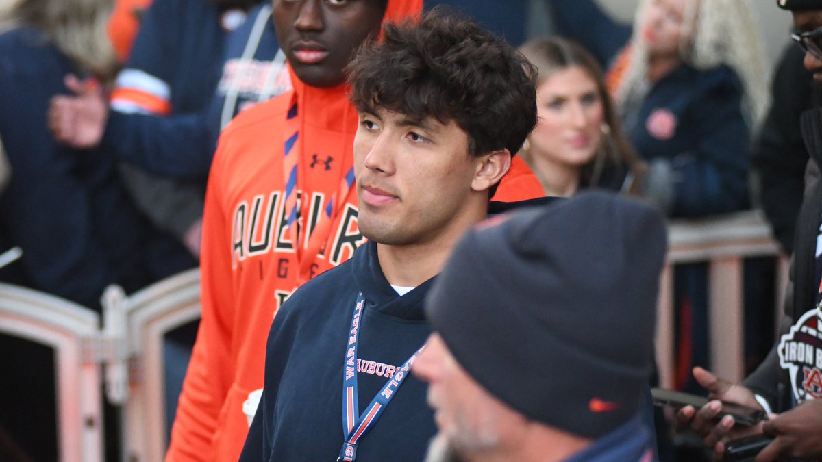 CClemente247's tweet image. Auburn&apos;s in the lead for RB Cooper Crosby who had an eventful OV, watching the Iron Bowl and getting a brief introduction with Alex Golesh (VIP 75% off)

&quot;I know they had a pretty good season this year. But he seems like a great coach, great guy.&quot;
247sports.com/college/auburn…