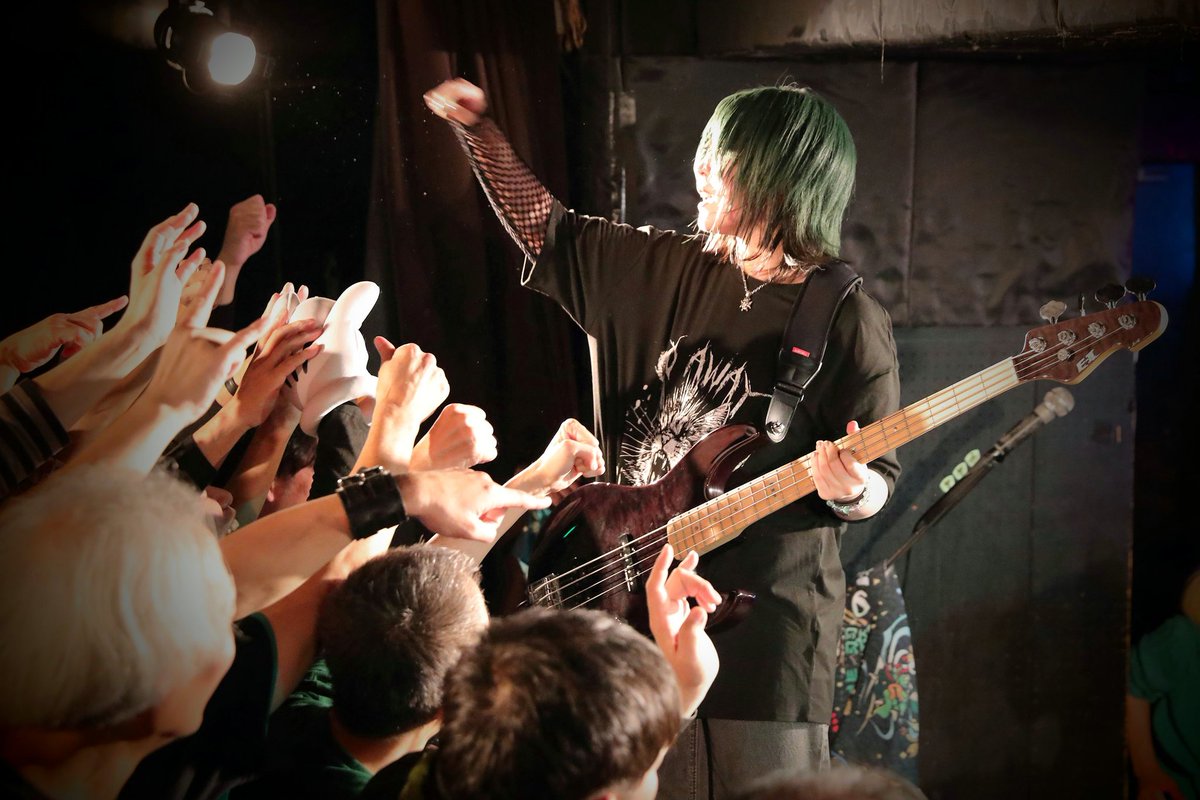 沢山のお祝いのコメントありがとうございます！皆さんから頂いたプレゼントを開封したりお手紙、コメントを読みながら、幸せな誕生日を過ごすことができました✨
🐊りん🐊