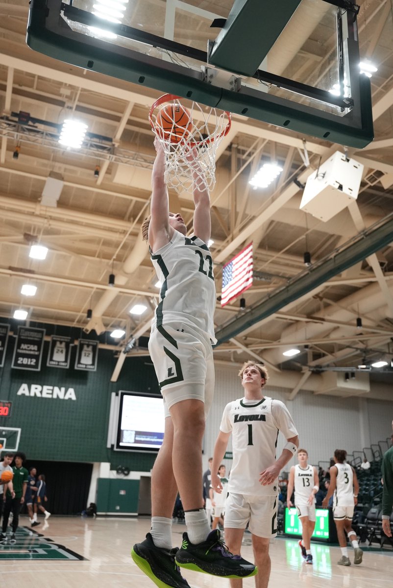 Loyola Men's Basketball tweet media