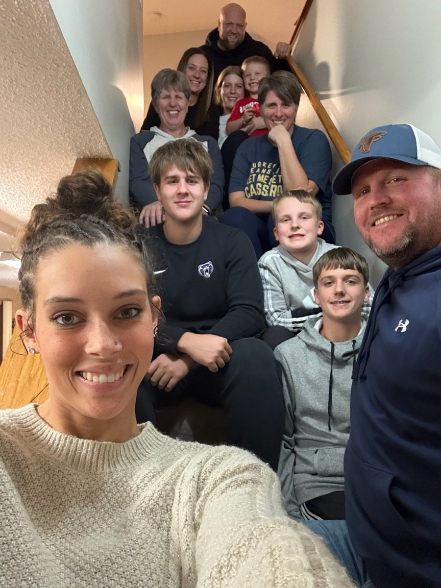 Thanksgiving with the <a href="/BellevueWBB/">Bellevue WBB</a> 
Here's a few pics from the holiday. 

🐻🏀🦃🤎

<a href="/BUBruins/">Bellevue Bruins</a> 
<a href="/BellevueU/">Bellevue University</a>