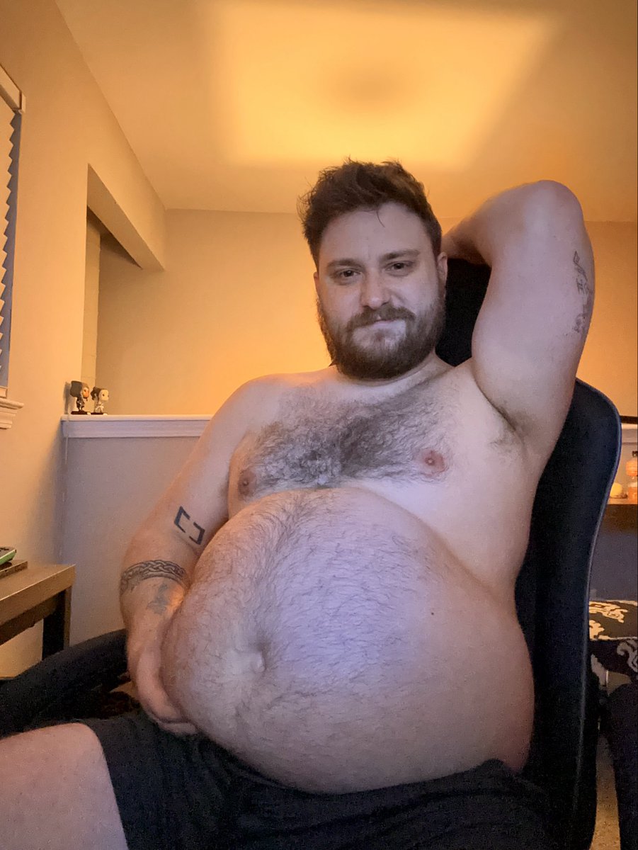 CuteThick1's tweet photo. My computer screen has an amazing view every night while I’m gaming… https://t.co/jaWuTP52B8