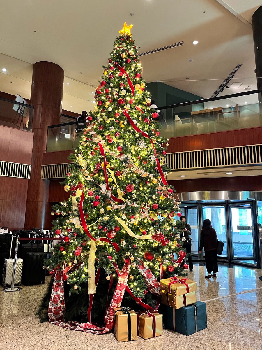 5k9umi's tweet photo. クリスマス🎄アフタヌーンティー🫖✨
#アンドリ3  でお迎えしたヘドレと半衿で。
着物　#麻の八堂
帯　フリマでそらこさんから
羽織　帯締　#tento 
帯揚げ　#ミミズクヤ
帯留　#Dearmee 
バッグ　#五月堂 https://t.co/8VcTs4v7se