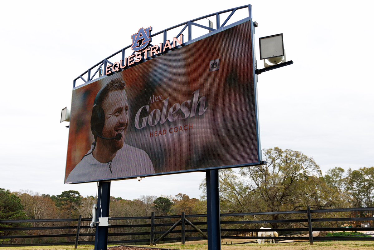 AuburnEQ's tweet image. Welcome to The Plains, @CoachGolesh! 🦅

#WarEagle