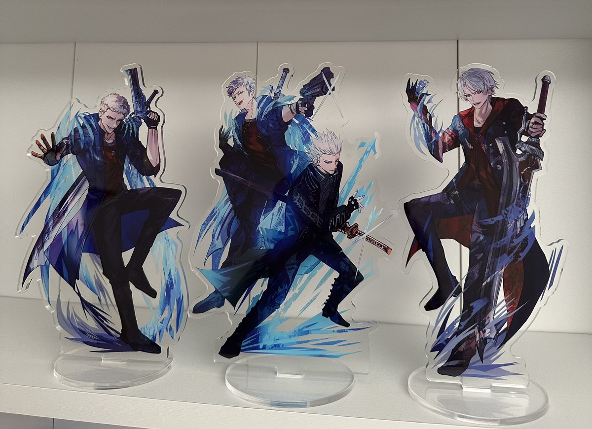 something i realised last year is that if i want the very best merch of a character that i love, i should go out of my way and commission it!

thank you <a href="/Miyukiko/">Miyu ミユ ଘ(੭⌒ᴗര)੭✧</a> for creating my dream nero standees! i love this man to death (and his dad too i guess 😆). they are beautiful! 💙🩵