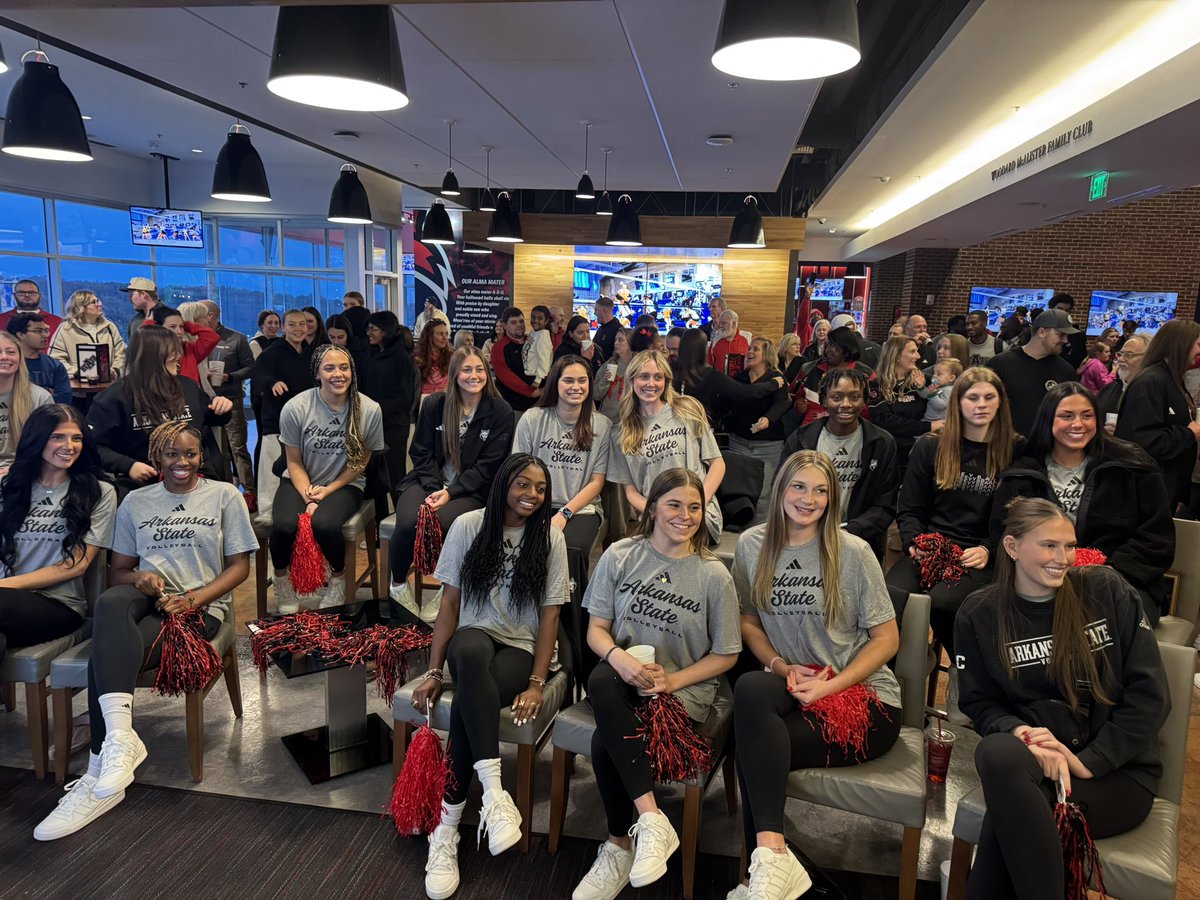 AStateRedWolves's tweet image. A big crowd is gathered and ready to see where the Red Wolves are headed for NCAA Tourney play. Selection Show starts now on @espn. #WolvesUp
