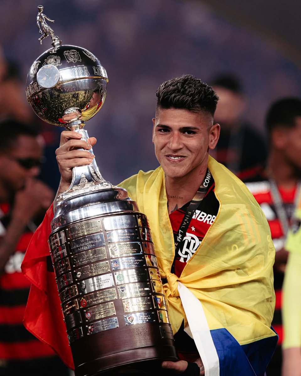 RealCartagena's tweet photo. 🔰 Felicitamos a nuestro gran hincha 🙌🏼, Jorge Carrascal, por coronarse campeón 🥇 de la Copa Libertadores 🏆. Orgullo cartagenero 🇲🇲, es el tercer jugador nacido en la ciudad que consigue la gloria eterna 🫡

Recordamos tus palabras en 2022: “Soy hincha de Real Cartagena 💛💚 y quiero retirarme ahí” 🫂