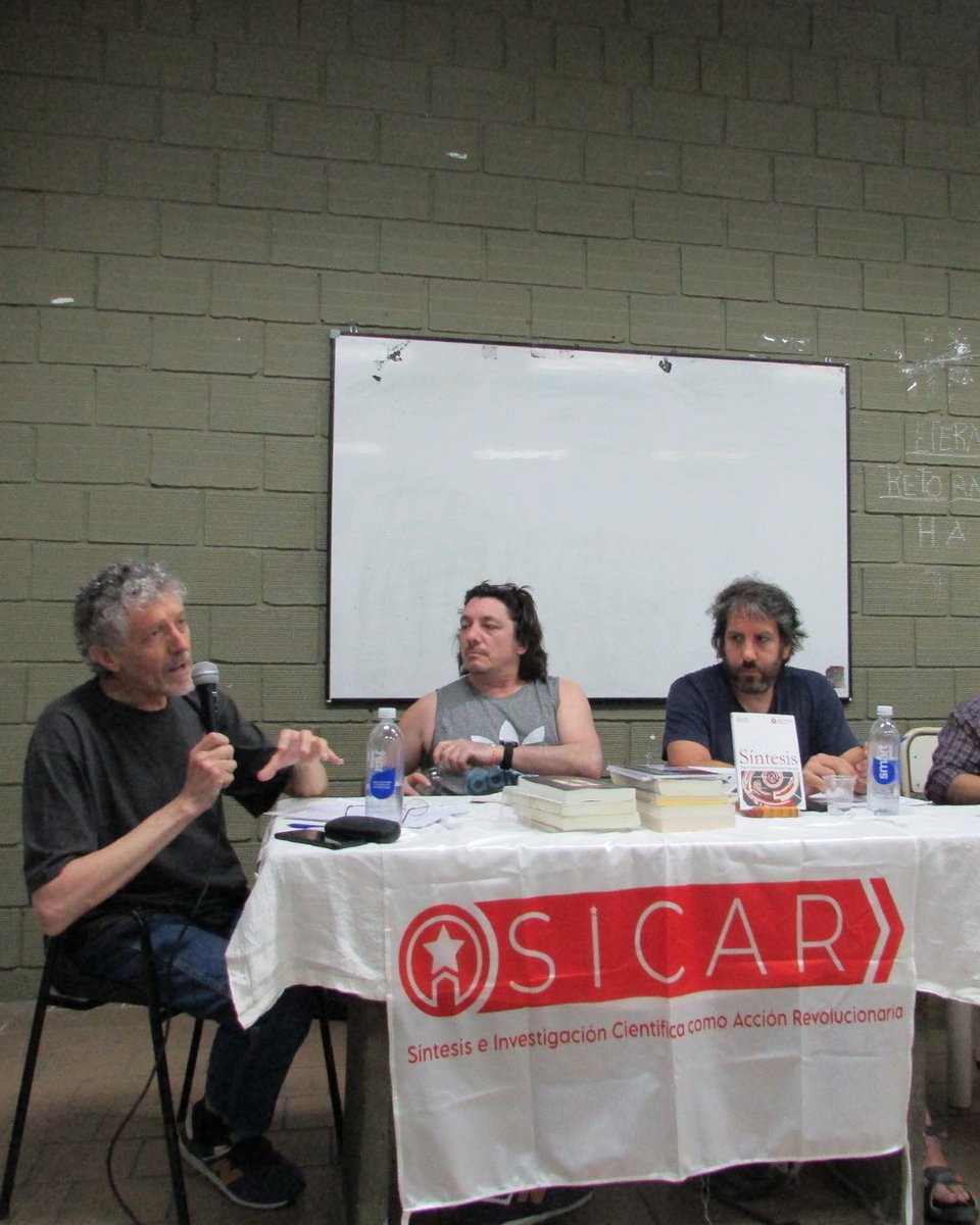 Imágenes de la presentación de Síntesis, N. 1 el jueves 27/11 en la FFyL UBA 🚩

Agradecemos la participación y los comentarios de Eduardo Glavich, Juan Kornblihtt y Mariano Repossi ⚙️

Próximamente en Youtube ⏰

Adqurí tu ejemplar físico o descargá gratis la versión digital 📚