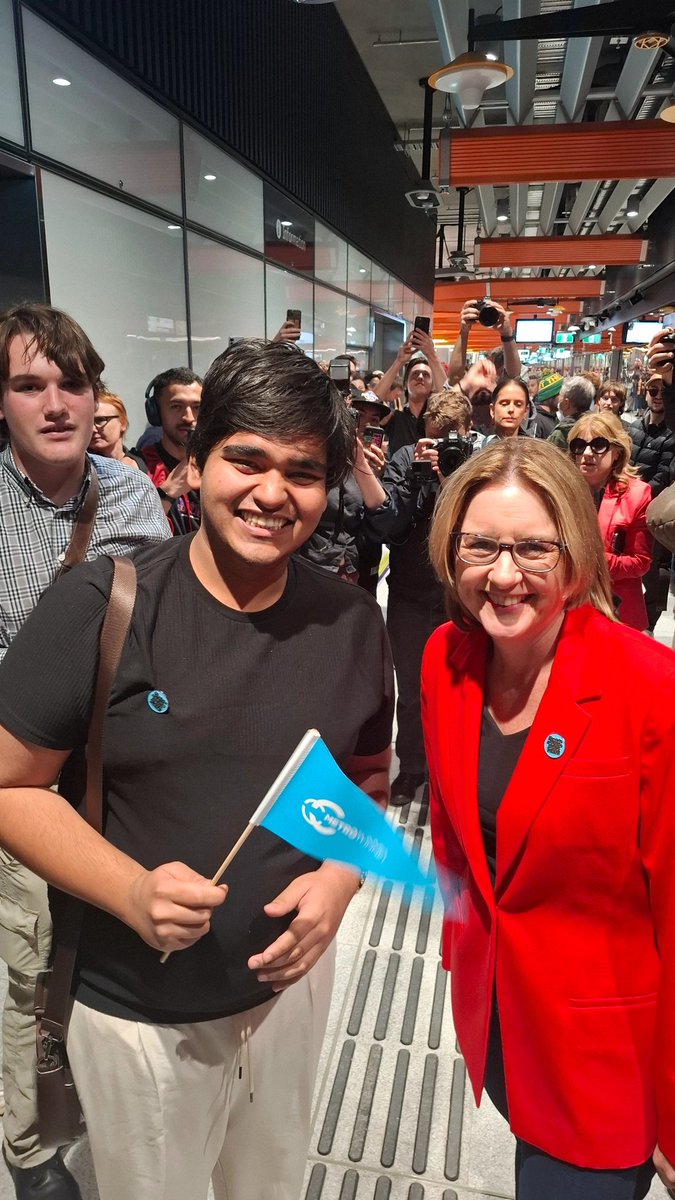 AryaShinde11's tweet photo. Melbourne!!
We hve got the @metrotunnelvic!! 

Had an honour to meet our rail-fan Hon. Premier @JacintaAllanMP! Thank you Madam Premier!! 

Go Melbourne!!! https://t.co/mBwF9pEGWI