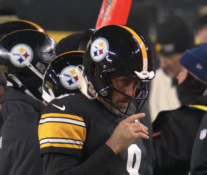 brgridiron's tweet photo. Aaron Rodgers is bleeding and currently out of the game https://t.co/WGY0IDwVPE