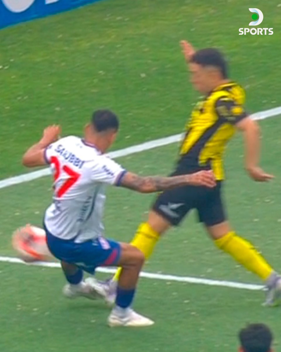 Diego Dunajec, el ladrón que opera en el VAR, el mismo que te robo el año pasado, en la Supercopa, y lo dejaron arbitrar de vuelta hoy. Ningún Dirigente se quejó. Llegaron al poder diciendo que iban a recuperar la AUF. 
Renuncien todos <a href="/Sentimiento1891/">Sentimiento 1891</a>