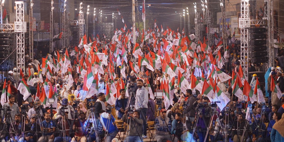 MQMPKOfficial's tweet photo. آئیے ایک مضبوط متحد منظم ایم کیو ایم کو آگے لیکر چلیں، ہم 1977 سے مہاجروں کی جدو جہد کر رہے ہیں ہم اپنی عزت اور بقا پر کوئی کمپرومائز نہیں کرینگے ہمارے اور آپکا وقت آگیا ہے منزل ہمارے قدموں پر ٹکرارہی ہے۔چیئرمین ڈاکٹر خالد مقبول صدیقی
#MQMPakistan
#MQMPRisesAgain https://t.co/fytEKQi8pM