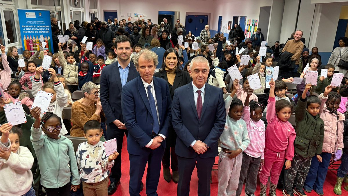 maeschlimann's tweet image. &quot;Les Clubs Coup de Pouce d&apos;Asnières aident les enfants en difficulté à progresser en lecture et écriture ! 📖🌟 Grâce au financement de la Mairie, c&apos;est un accompagnement supplémentaire aux élèves du primaire. Bravo aux enfants et aux équipes ! #CoupDePouce #Asnières #Éducation&quot;