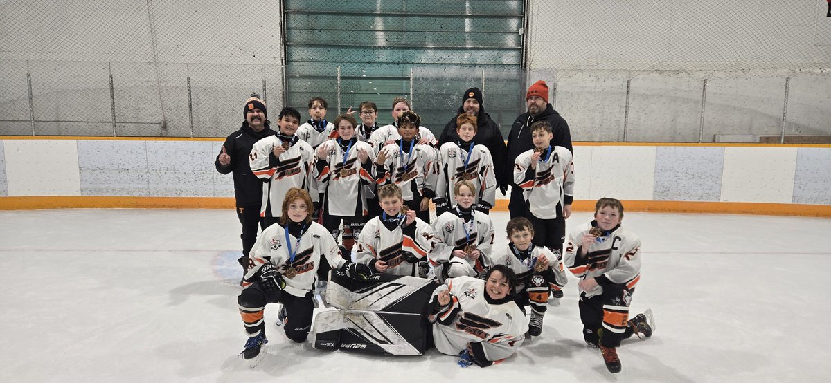 Big_G_09's tweet photo. @SaskatoonMHA #FlyerIceDogs U11 C winning the "B" in #Wakaw tournament with back to back Jake Ryder shutouts over the Red Wings π Special club here with a good chance to win City and Provincial Championships π https://t.co/ekLwBZGD7e
