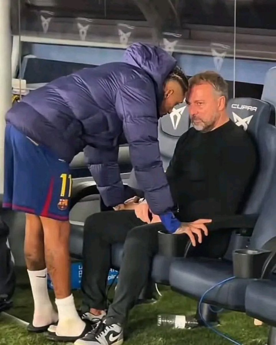 في موسم سيء فنياً ظهر فيه مدرب برشلونة بهذا المظهر المتحطم والمنهار نفسياً  وبنتائج كوارثية ، إلا انه يتصدر الدوري الاسباني … 
ليلة أنصاف سعيدة 👏
#برشلونة ♥️💙