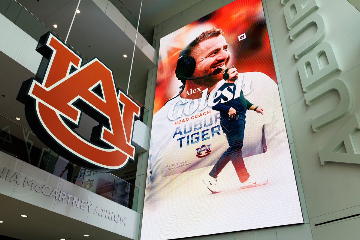 AuburnMBB's tweet image. Welcome home, Coach 🧡🧡