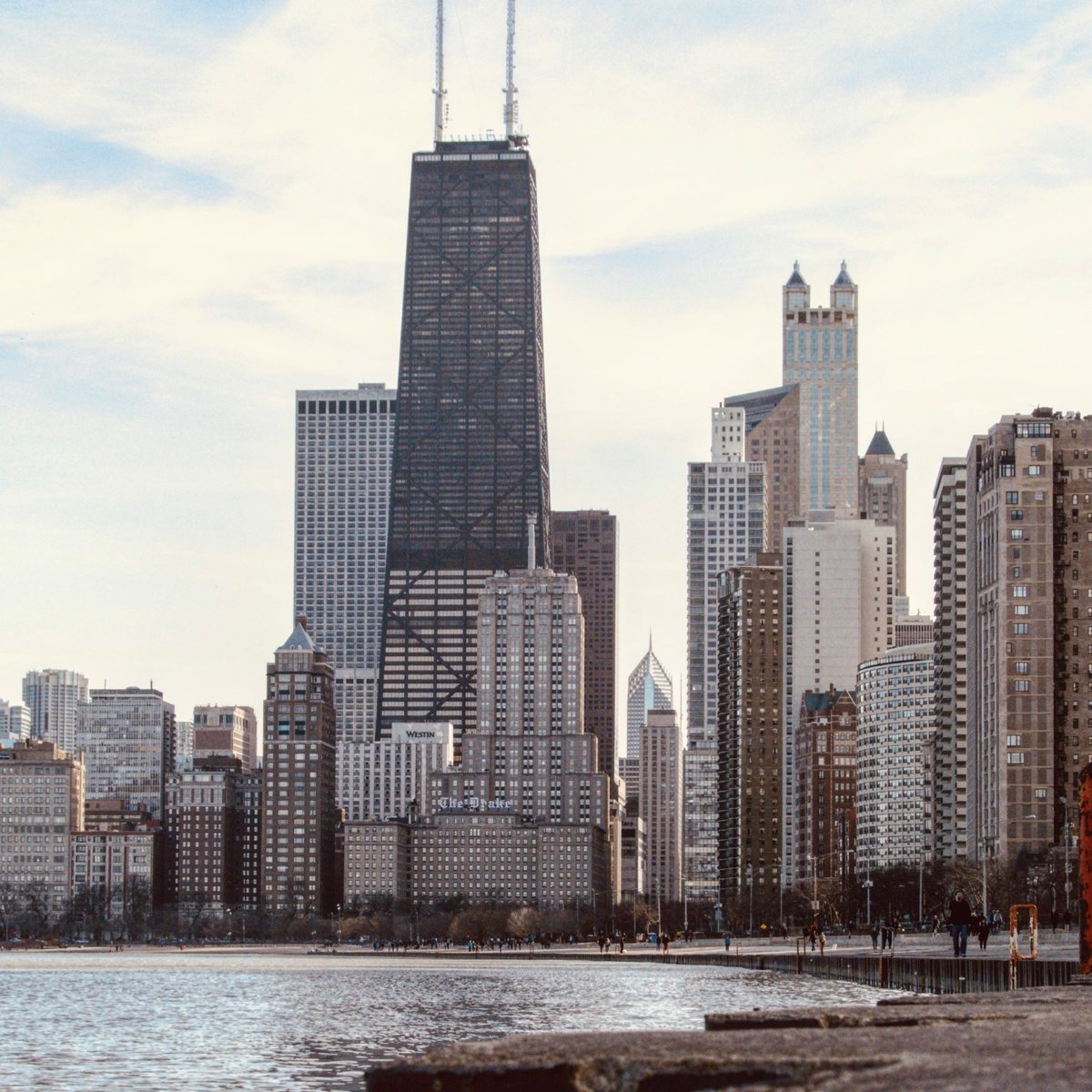 ImpactForward's tweet image. Captured 9yrs ago on my Nikon D3200. 

Still one of my fav Chicago pics 📸