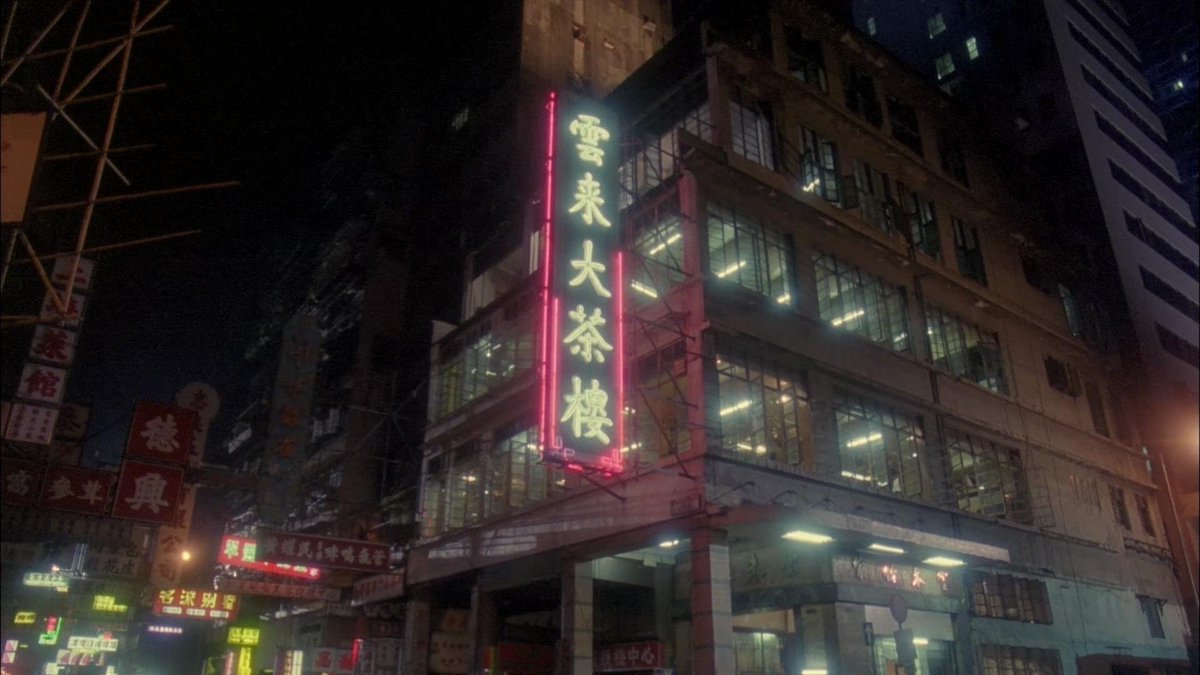 agvsfilm's tweet image. &quot;Give a guy a gun, he thinks he&apos;s Superman. Give him two and he think he&apos;s God.&quot; 

辣手神探 Hard Boiled
dir. John Woo, 1992