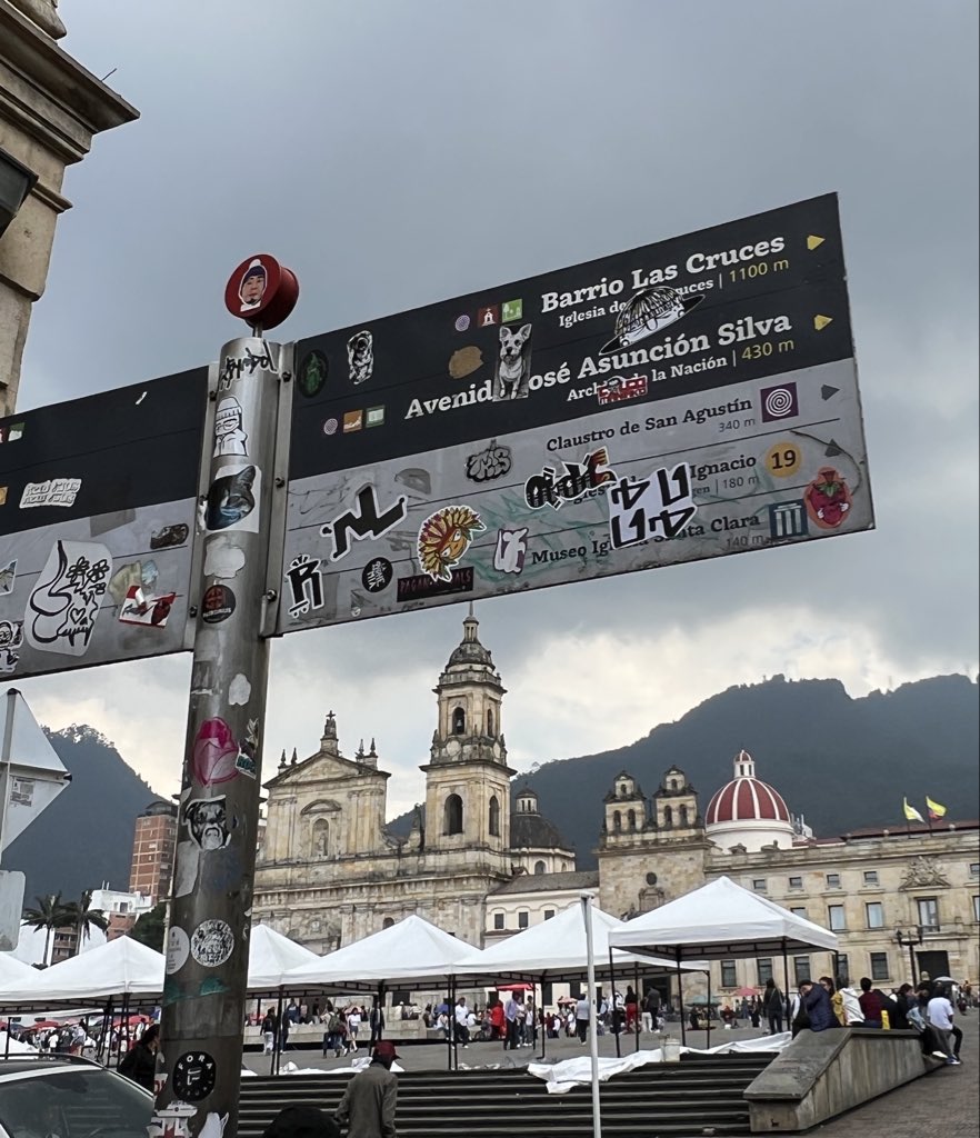 masiosare__'s tweet photo. La independencia de Colombia marcó el fin de la época colonial y el inicio de una nueva era para Santa Fe de Bogotá. La ciudad se convirtió en la capital de la nueva república, y su nombre cambió a Bogotá, en honor al antiguo asentamiento Muisca de Bacatá. https://t.co/YPFxYfe7Tp