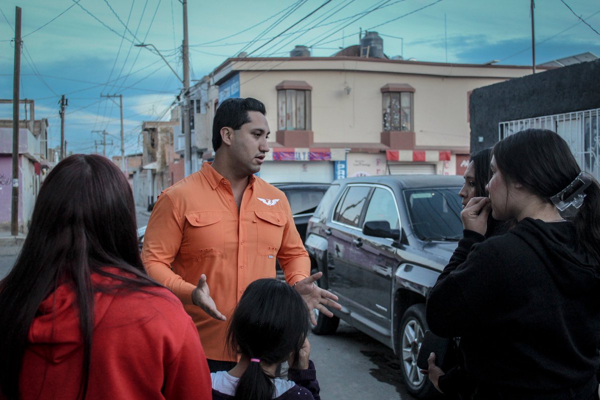 davidojedamx's tweet image. De aquí somos, de la cercanía, del contacto y de buscar resolver temas para la gente.

Continúan las fosfo giras, con alegría somos #LaFuerzaNaranja