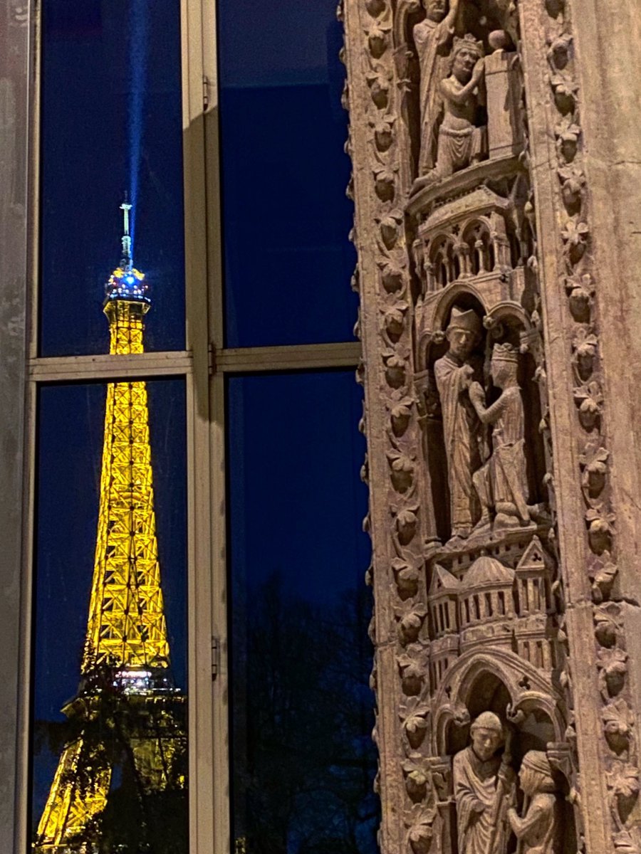 L_E_Ba's tweet image. Jeter un œil dehors 

#throughthewindow #eiffeltower #night #view #citeedelarchitectureetdupatrimoine #trocadero #paris #parismaville #parisjetaime