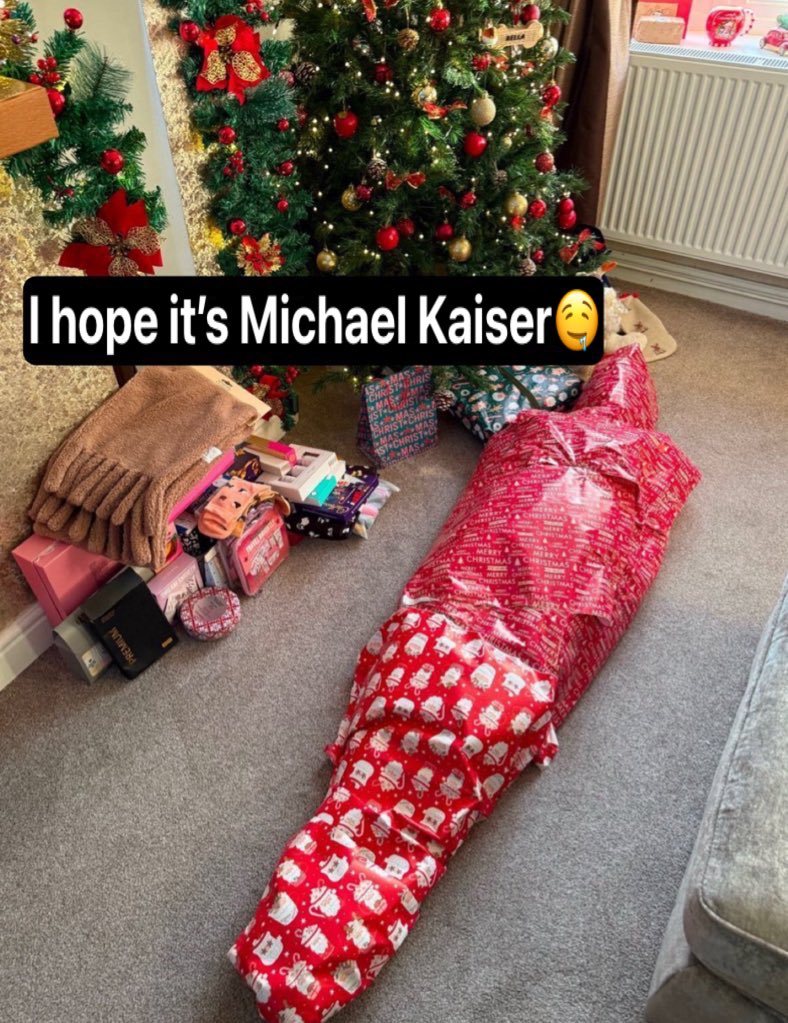 kiyaiser's tweet photo. christmas wishlist https://t.co/1yWveGXwuM