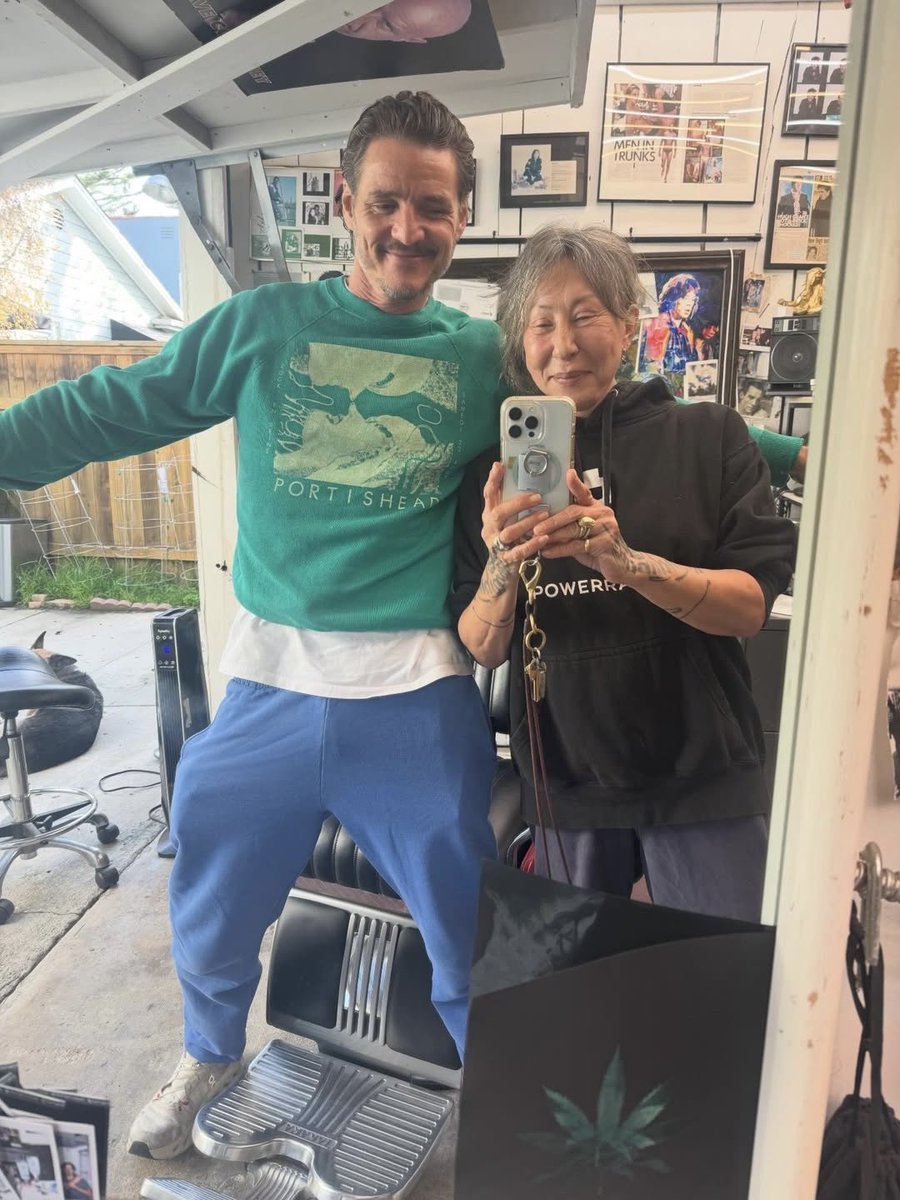 pascalcoded's tweet image. what’s in pedro’s pockets