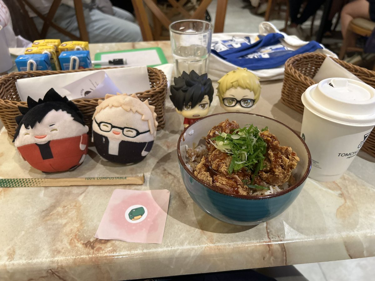 artsy_rabbit's tweet photo. Spike &amp; Solve CSE thread

Attended the @hqtriviaph last Saturday coz I won a slot/kit from them 😁

I enjoyed this CSE because of the trivia night concept and met a lot of new and old moots. It was really a fun night that had memorable moments.

Core memory: electrical tower 😂 https://t.co/FK4AGdZLci