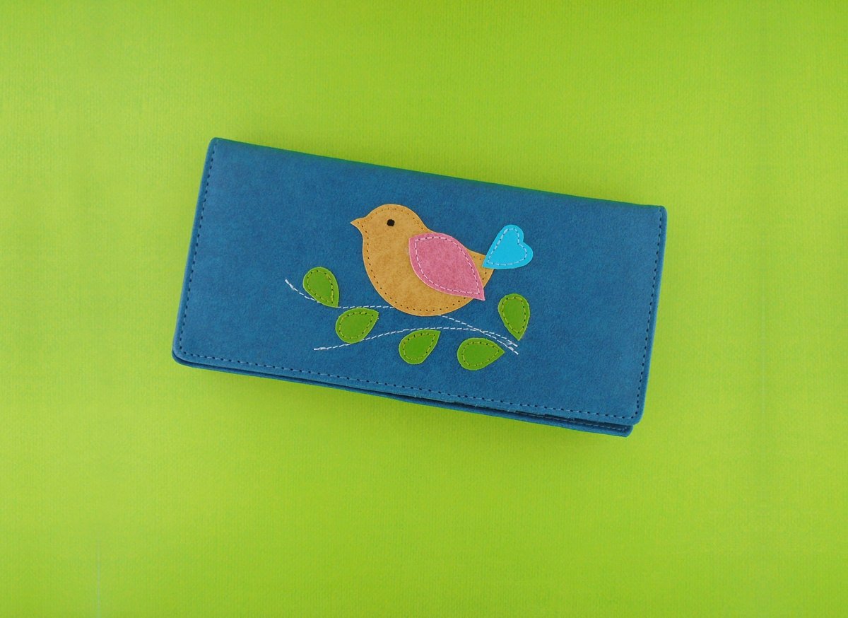 LAVISHY's tweet photo. #Holiday #GiftIdeas: #LAVISHY #lucky #bird #vegan #wallet for #wholesale at https://t.co/ySipKM1FPQ and #onlineshopping at LAVISHY Boutique www,https://t.co/jPF9l3QT96 https://t.co/oTvO7lq7Kz