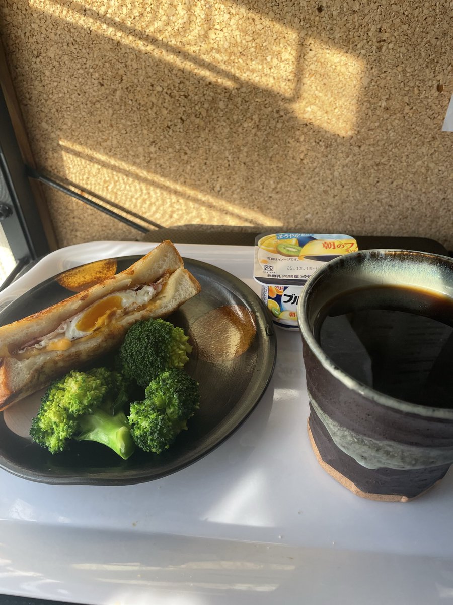 ahmad_coffee_S's tweet image. 今日のコーヒーはインドネシア🇮🇩「Kapal Api」
ホットサンドを添えて
#アマドコーヒー　
#コーヒーのある暮らし 
#コーヒー好きな人と繋がりたい 
#コーヒー