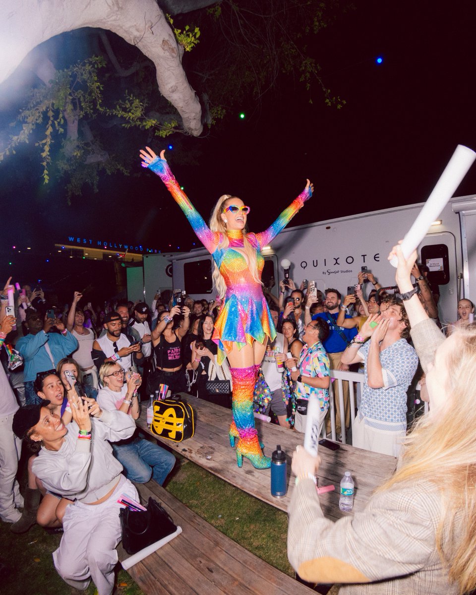 ParisHilton's tweet image. So happy to be nominated for Muse of the Year at the TikTok Awards ✨ Vote for me by searching “TikTok Awards” in the app or here: bit.ly/3KdZM8w
 💖 You can vote every day through Dec. 2! 🥰 #TikTokAwards