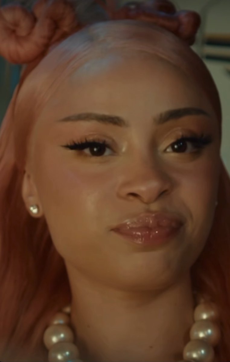 munchiespicee's tweet image. the way she looks so pretty face is a goddess. catch it!