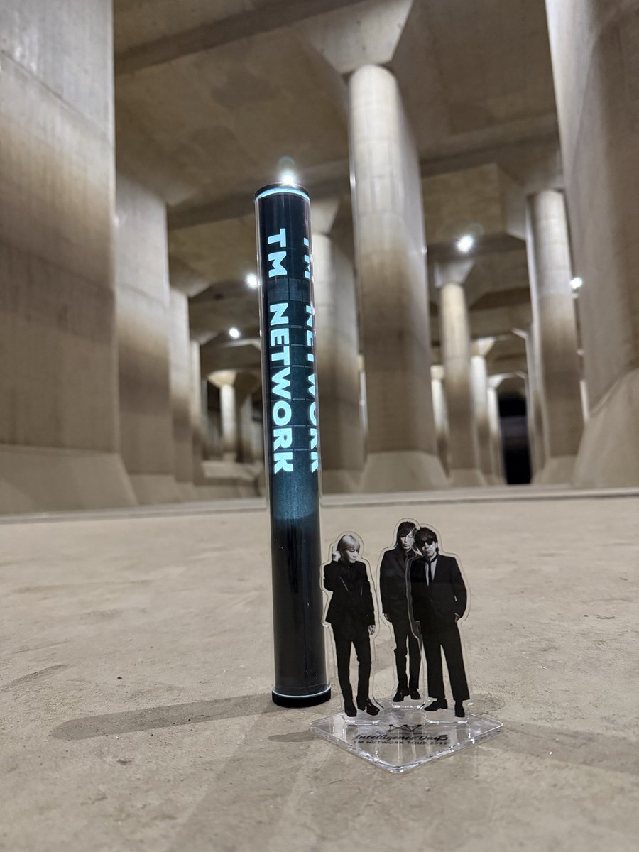 eri70074941's tweet image. 11月最終日🍂木根さんの『中央線』乗車前地下神殿へ🛕
大晦日のinsideからもうすぐ一年…早いな…
時期によって違う感じもまた神秘的✨乾燥してるからこそこんなことまでしちゃいました！
どこぞのおじさまも３人に興味津々🤨しっかりと布教を( *´艸`)
#TMNETWORK
#地下神殿