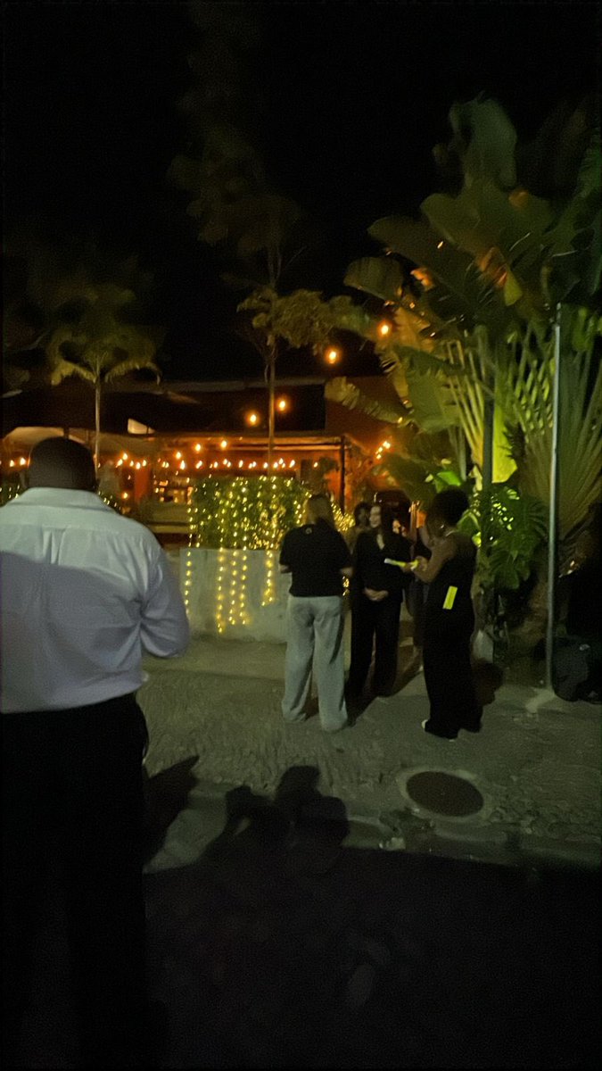 ROSALIABRASlL's tweet image. ESTAMOS A CAMINHO! Neste exato momento, estamos pegando a van para a audição. 

Há diversas pessoas famosas aqui: atores da Globo, cantores e influenciadores.