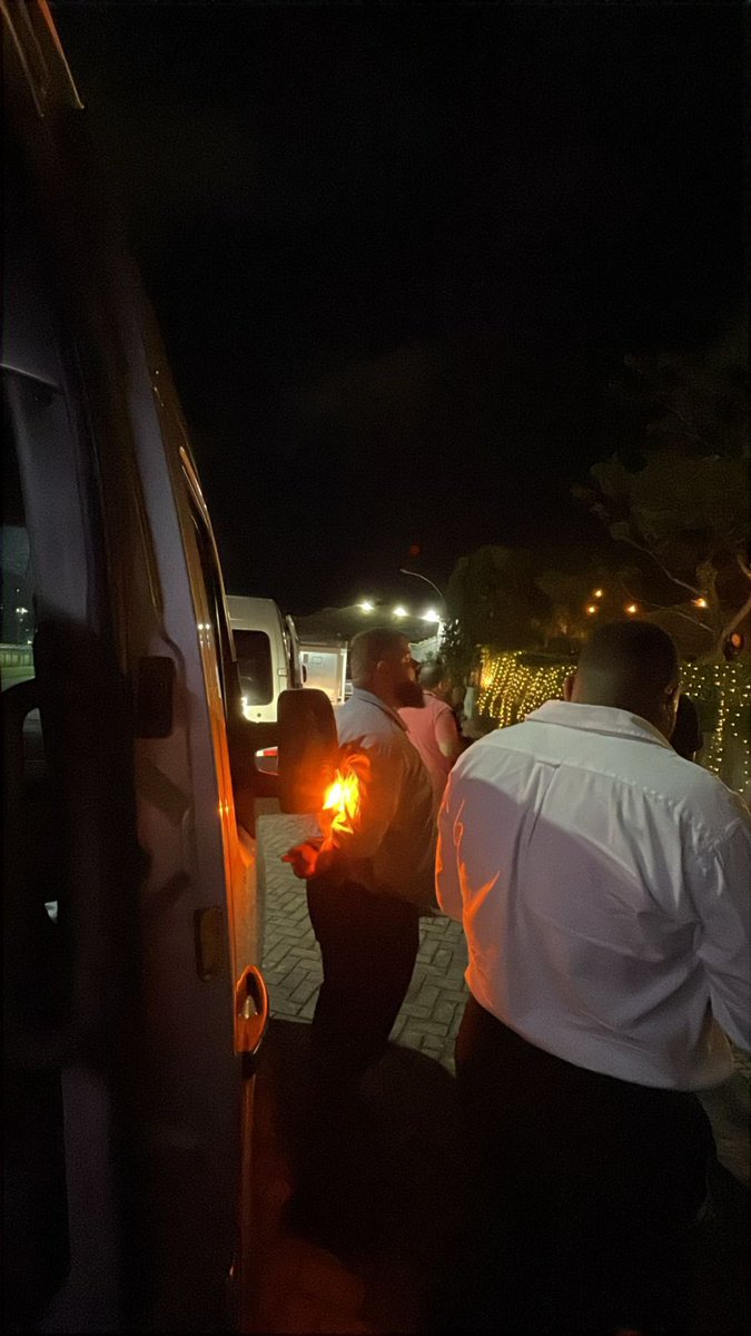 ROSALIABRASlL's tweet image. ESTAMOS A CAMINHO! Neste exato momento, estamos pegando a van para a audição. 

Há diversas pessoas famosas aqui: atores da Globo, cantores e influenciadores.