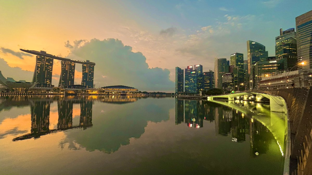 Capt_Bee's tweet image. 朝ラン6km、674km/2025。
今朝は美しい朝焼けを見れました😎
#朝ラン #マリーナベイサンズ