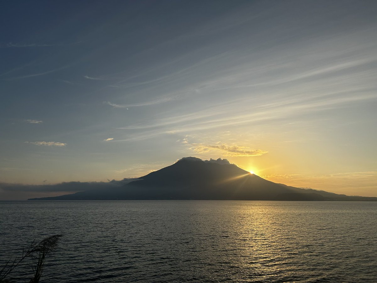 interwave12cub's tweet image. おはようございます(^^)
今日の桜島です。
天気は快晴！
暖かい朝になりました。

実は土曜日、日曜日と体調崩してまして、投稿する体力も無く、バテておりました。

本日より体調が少しずつ戻り始めたので投稿しましたが、季節の変わり目、みなさんもくれぐれとご自愛ください！！！…