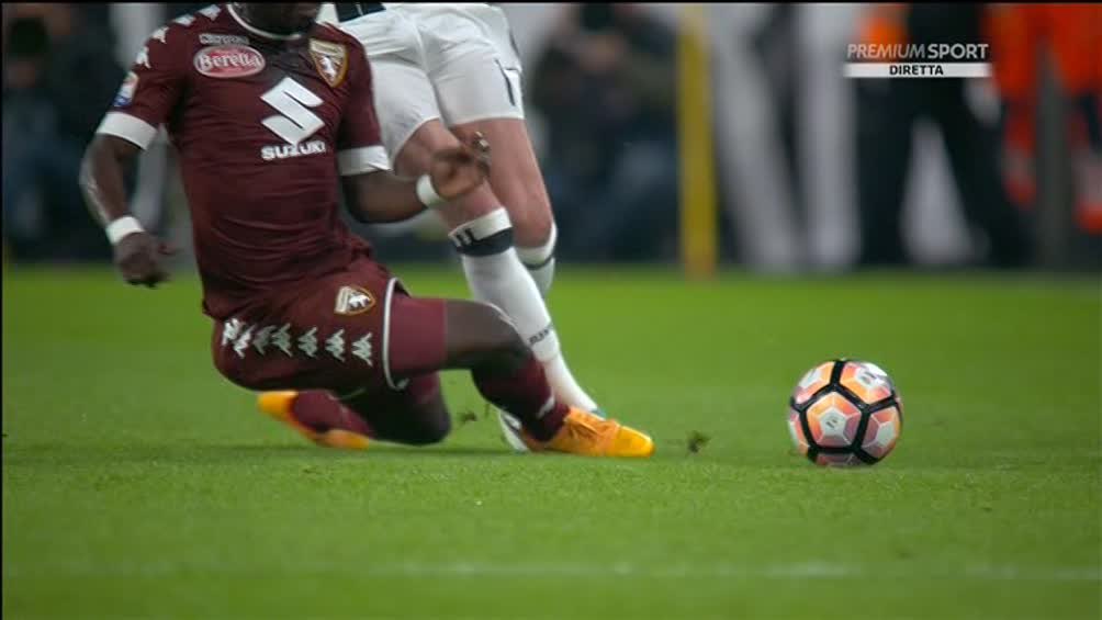 pisto_gol's tweet image. Il regolamento del Giuoco del Calcio è cambiato  rispetto al 2017? Chi ha buona memoria ricorderà che nel derby della Mole del 6 maggio 2017, il giocatore del Torino #Acquah ricevette una seconda ammonizione e venne espulso dall’arbitro #Valeri per un intervento in scivolata nel