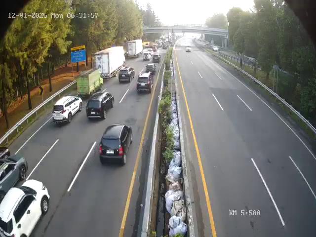 infotolbsd's tweet image. 06:36 WIB lalin menjelang Gerbang Tol utama Pondok Ranji arah jakarta merayap imbas volume lalin untuk arah sebaliknya lancat tertib berkendara dan tetap  jaga jarak aman anda. @TMCPoldaMetro @RadioElshinta
@NusantaraInfra