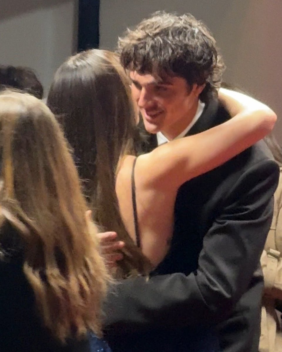 i could never be an actor because i’d demand answers if my costar holds me and looks at me like this 🫠