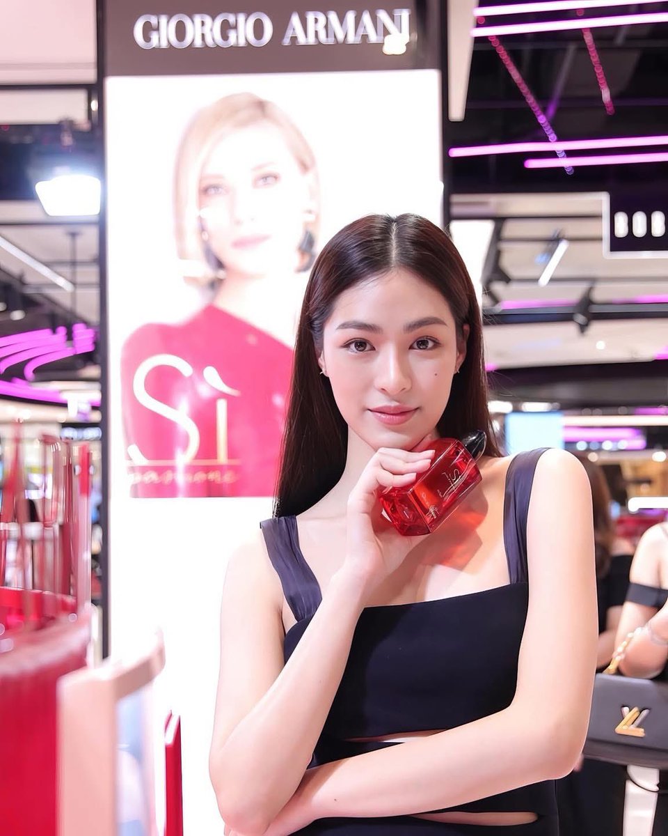 TaurusIdol95's tweet image. Hello December✨

Wishing you a December filled with festive lights, filled with happiness and filled with love😘

From with🤍

#linglingkwong #หลิงหลิงคอง