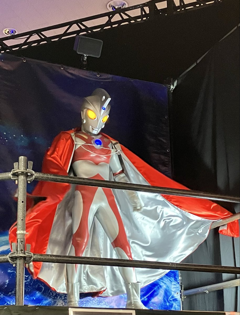 2023年のウルサマ
連写じゃないのに連写ばりのスピードでマントさばきを激写したカメラロールw