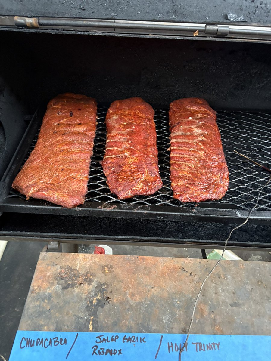 rdls012's tweet image. Trying to catch up on #InTheBuilding with @MikeTaylorShow @RudyJay_star @josebouquett  while smoking some pork ribs on the #offsetsmoker @KindersFlavors #Chupacabra @HEB