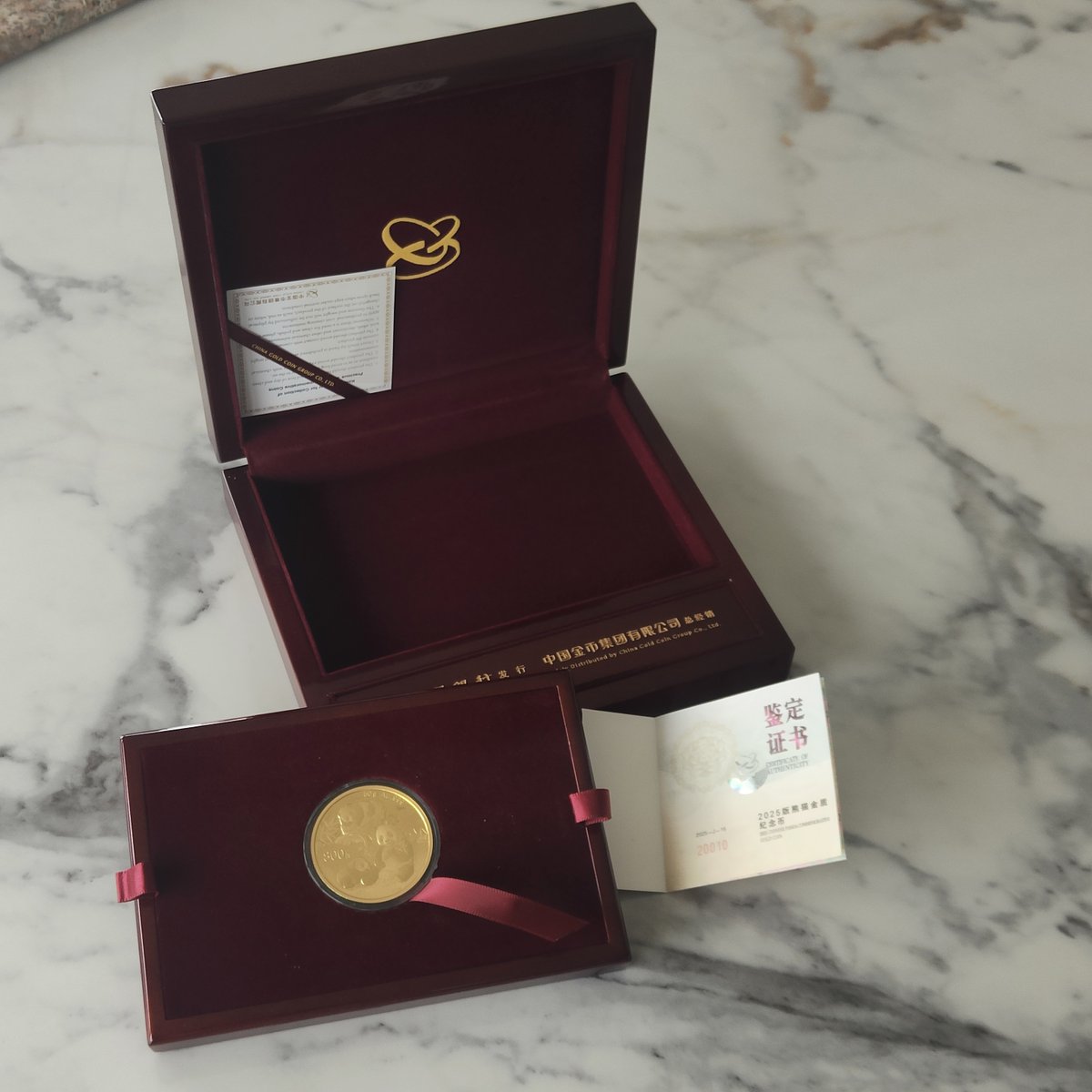 Moneda conmemorativa Panda de China de 50 gr de 2025. Presentado en estuche y caja especial. Acabado Proof, año 2025.