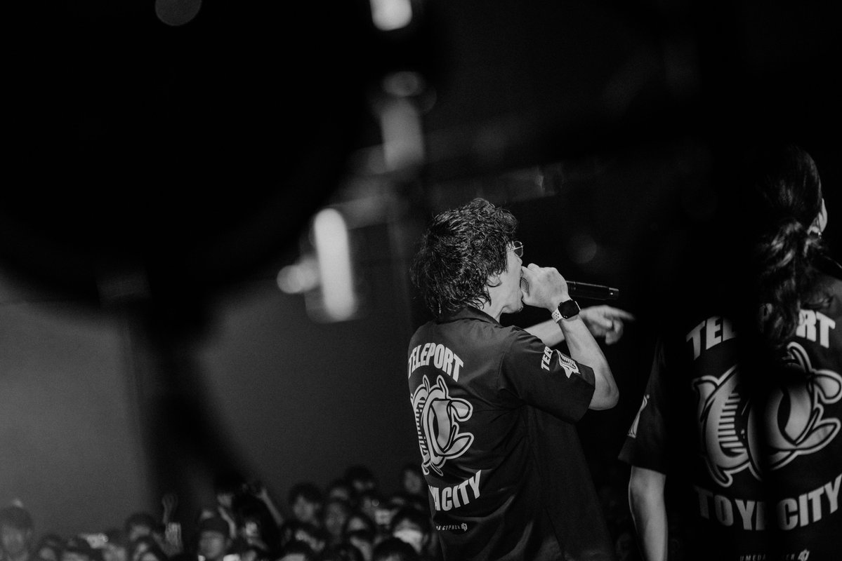 この数年、大阪をソールドできてないの、実はめっちゃ悔しい。武道館いくまえに、まずは地元をきっちりソールドしたい。大阪はラス2の手前。日本一周した戻ってきた、俺らを地元の大阪に見て欲しいです！残りチケット、25％ぐらい。なくなる前に、ぜひ手に取ってください。