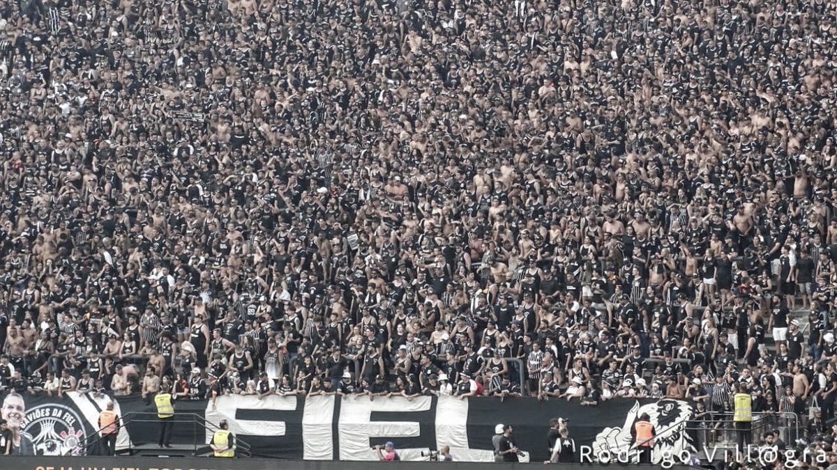 gavioesoficial's tweet image. // GAVIÕES NA ARQUIBANCADA \\

A Fiel Torcida sempre será fiel. E mais uma vez marcou presença neste domingo no jogo entre Corinthians x Botafogo. 

O Coringão nunca estará sozinho, porque onde o Timão estiver, lá estará a Fiel.