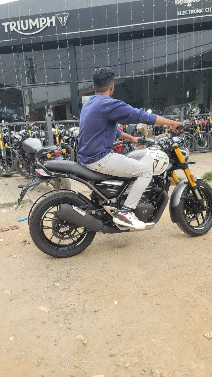 Sunilkumar99528's tweet photo. Thank you triumph for the experience of being an early supporter who got left behind. #triumphspeed400 #thanks @IndiaTriumph https://t.co/1RoT2Xqc84